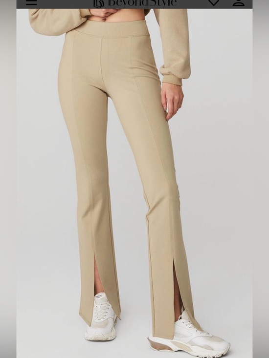 ALO Yoga Pants - NWT Alo airbrush high-waist flutter legging California Dune S